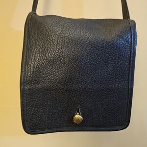 Vintage black leather DKNY handbag crossbody